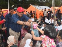 Buka Puasa Bersama Penyintas Bencana Bantargadung, Bupati Asep Japar: Pemerintah Tidak Akan Biarkan Warga Berjuang Sendiri
