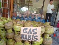 Warga Sintang Kalimantan Barat Keluhkan Mahal dan Langkanya Gas LPG 3 KG