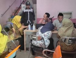 Jemput Bola ke Puskesmas, UPTD Disdukcapil Cicurug Layani Aktivasi IKD, Warga Antusias